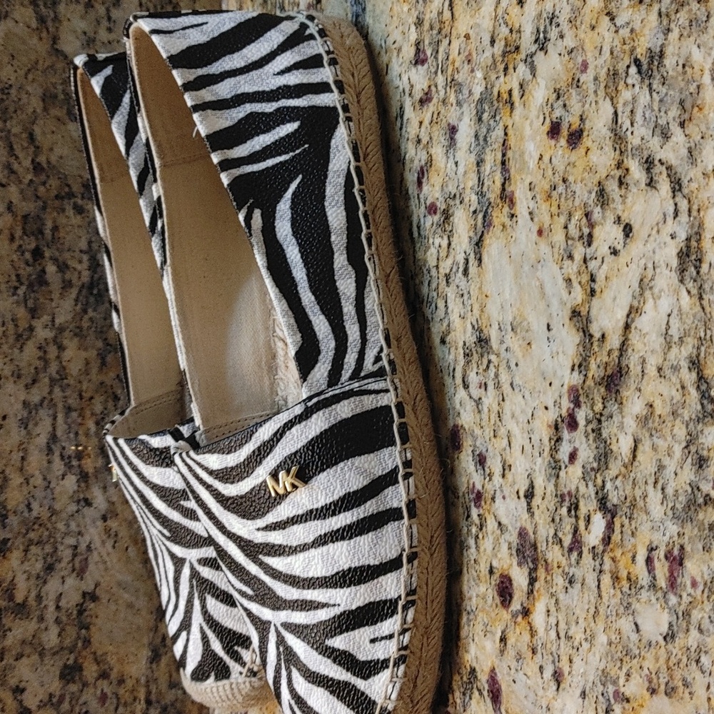 Michael Kors shoes - Picture 2 of 8